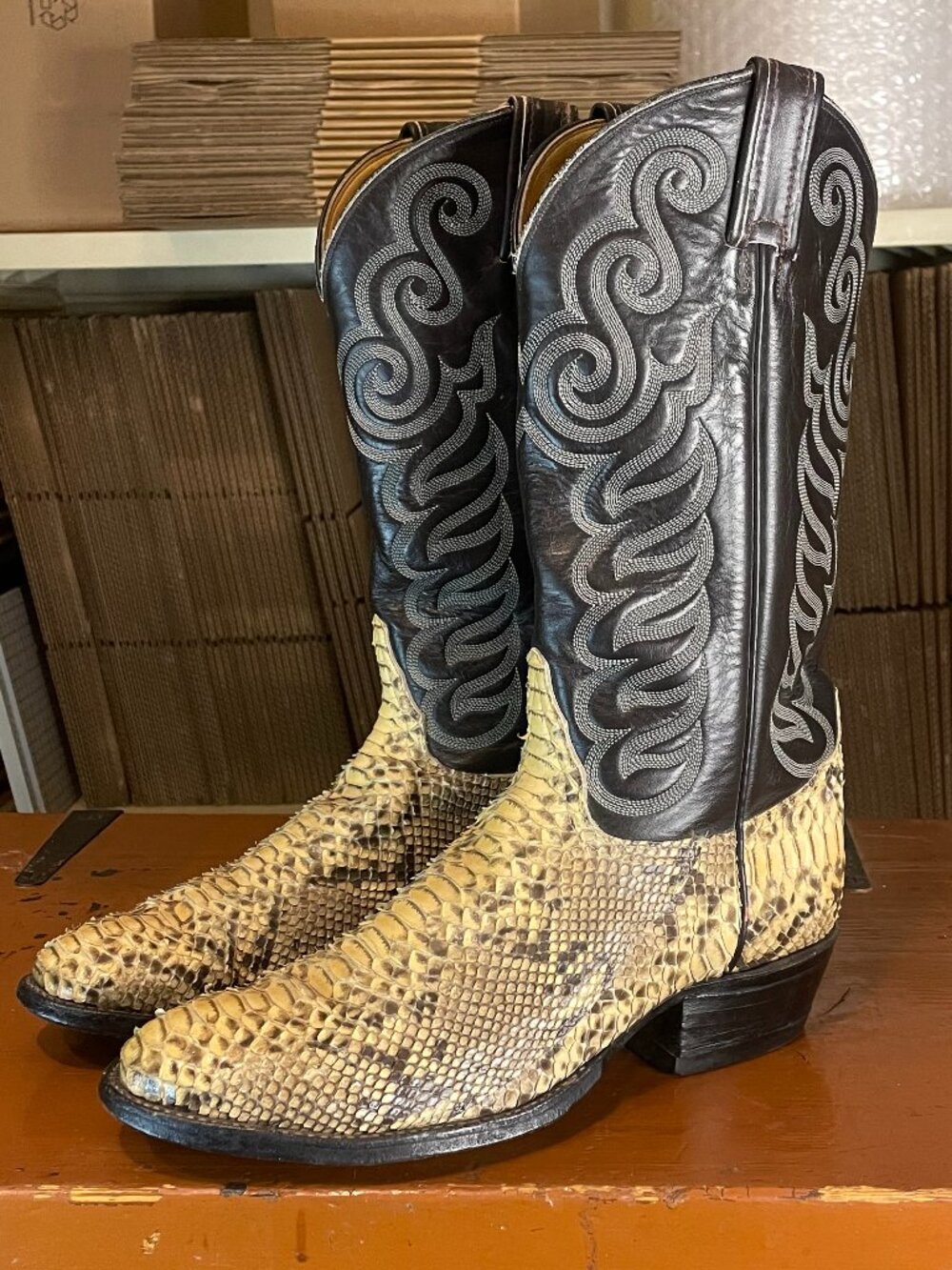 TONY LAMA Men's SIze 9.5 D Python Snakeskin Black Yellow Cowboy Western Boots